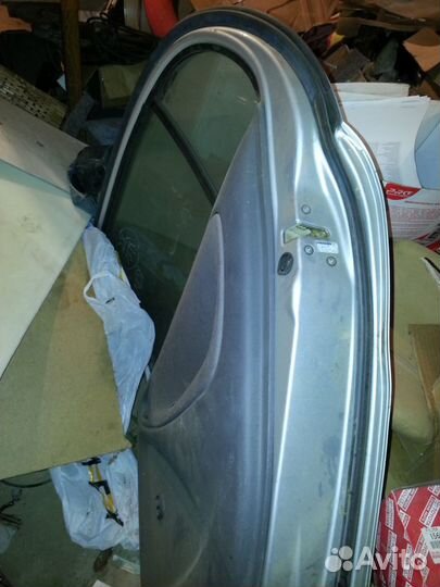 Б. У. Задняя правая дверь Toyota vitz SCP10 2000г
