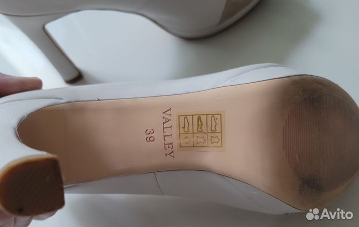 Туфли женские бежевые кожаные (39)