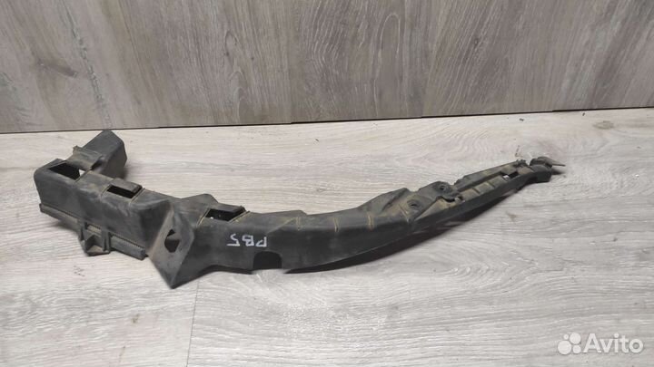 Направляющая переднего бампера пассат б5 левая