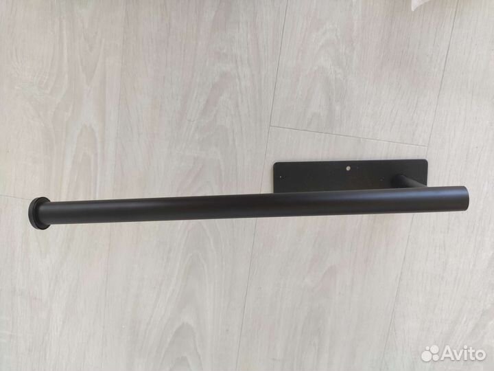 Штанга для бумажных полотенец в рулоне