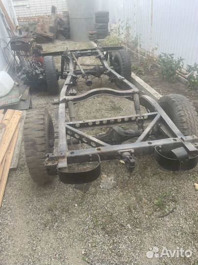 Рама на мостах ресорах и колесах УАЗ-469