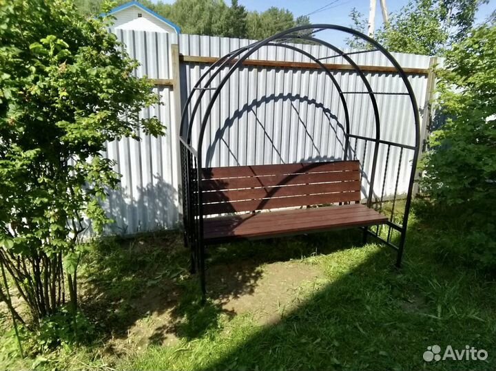 Садовая арка скамейка