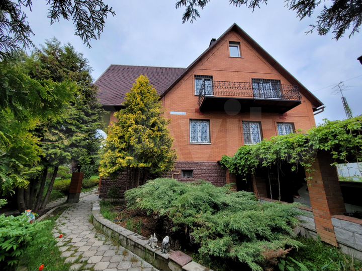 Коттедж 410 м² на участке 12 сот.