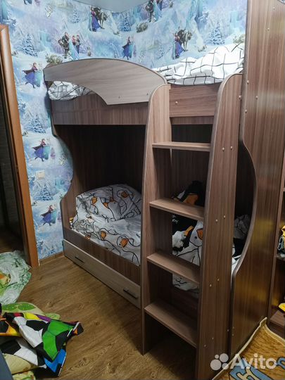 Кровать двухьярусная