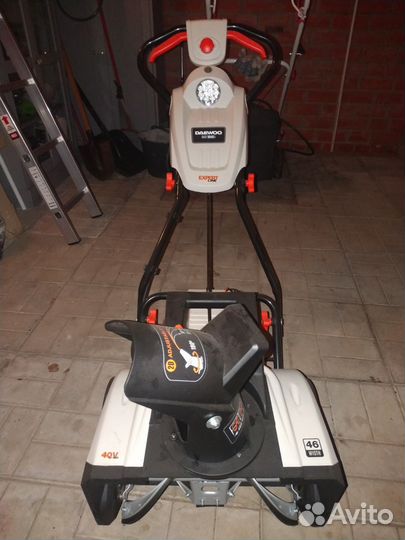 Снегоуборочная машина Daewy