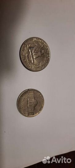 Коллекция монет и бумажных денег