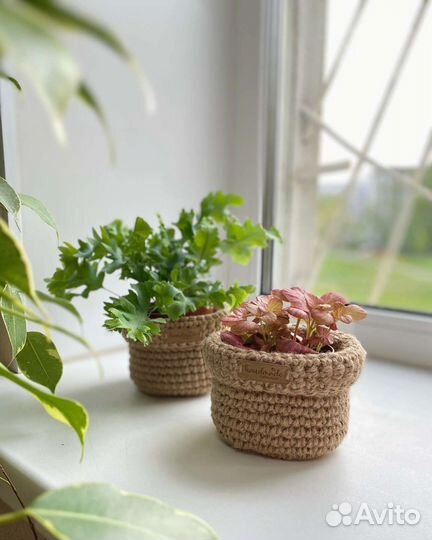 Вязаные кашпо и подвесы с кармашками