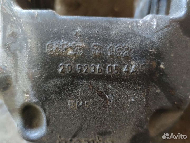 Суппорт передний левый туарег touareg