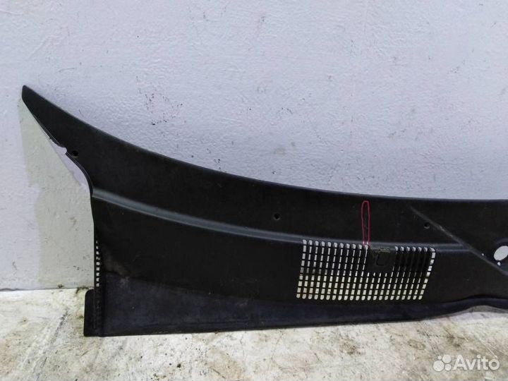 Водосток лобового стекла (жабо)