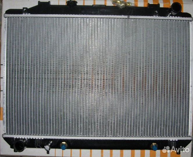 Радиатор основной передний Toyota Town Ace Noah