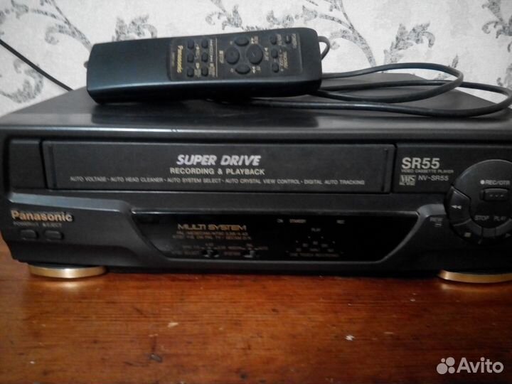 Видеомагнитофон, стойки под аудио и DVD