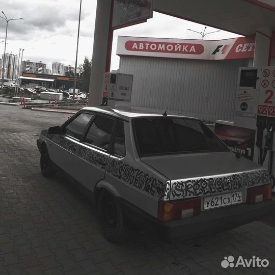 Роспись каллиграфией автомобиля, стен, холстов