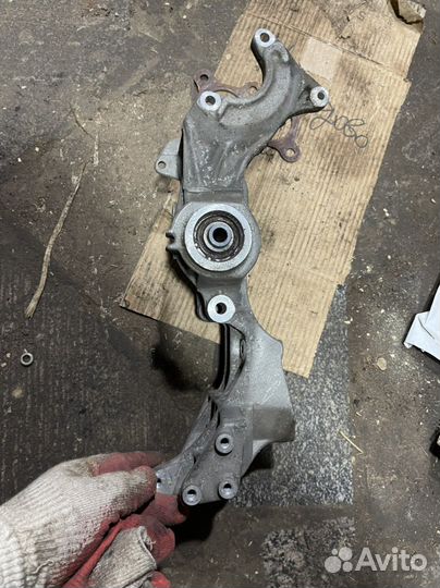 Кронштейн 058145521D