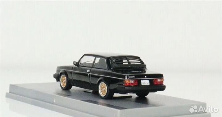 Volvo 242 custom 1:64 от Tarmac