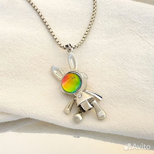 Подвеска зайчик с переливающимся скафандром