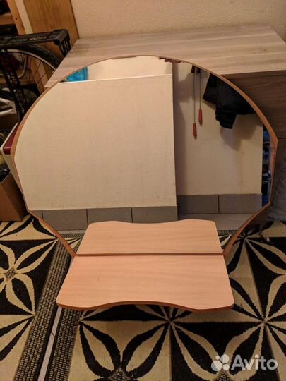 Зеркало с полкой