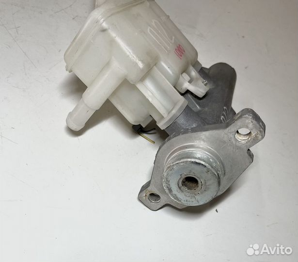 Главный тормозной цилиндр Nissan Primera p12