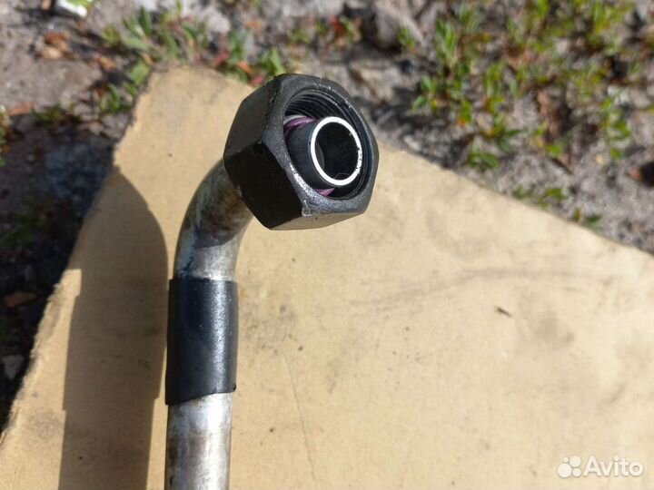 Audi A6 C4 трубка компрессора на радиатор кондея