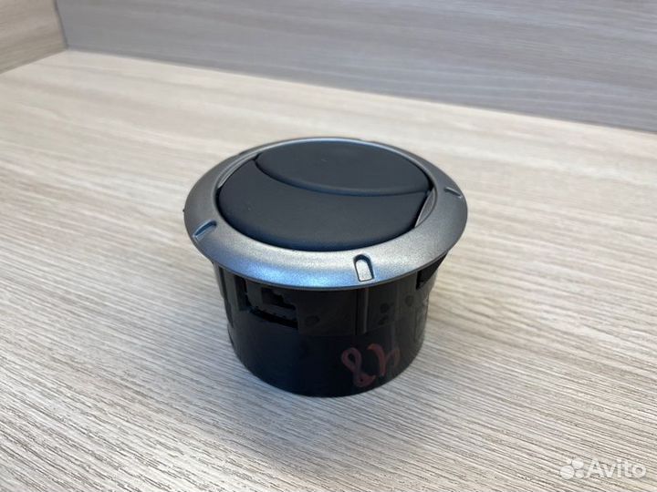 Воздушный дефлектор салона Renault Duster