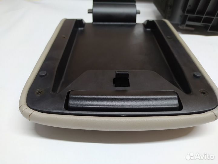 Крышка подлокотника Subaru Outback BP