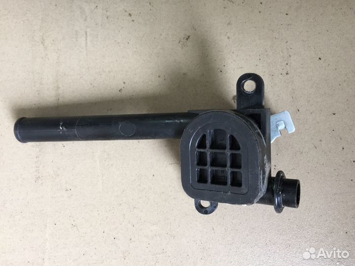 Кран отопителя Mitsubishi Montero Sport 1