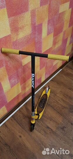 Трюковой самокат Razor