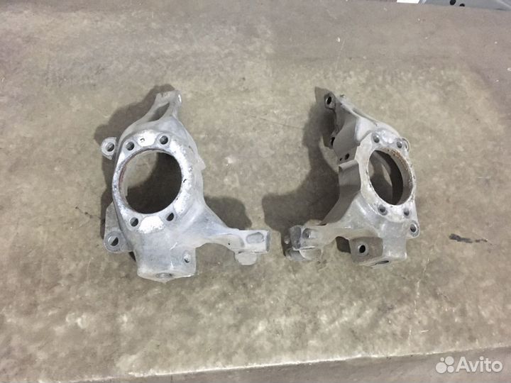 Кулак поворотный Nissan Teana j32