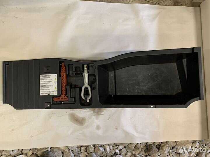 Крышка аккумулятора BMW E70 X5