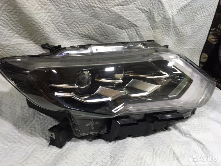 Nissan X-Trail T32 фара правая