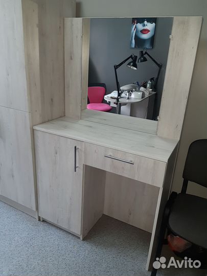 Комод с зеркалом