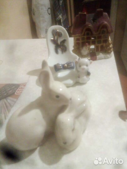 Зайцы,туфелька с чёртом и домик