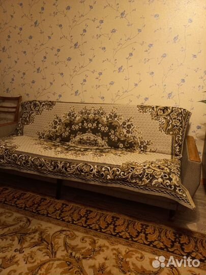 Продам диван (на дачу)