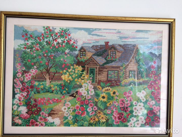 Дом в цветах, вышита крестом