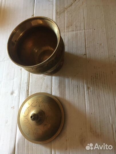 Ваза и посуда из бронзы