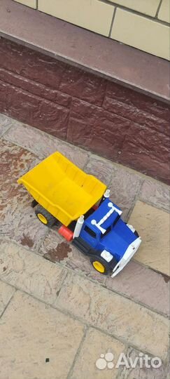 Полесье: самосвалы, пожарная машина, трактор