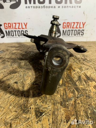 Кулак поворотный передний левый Mercedes-Benz