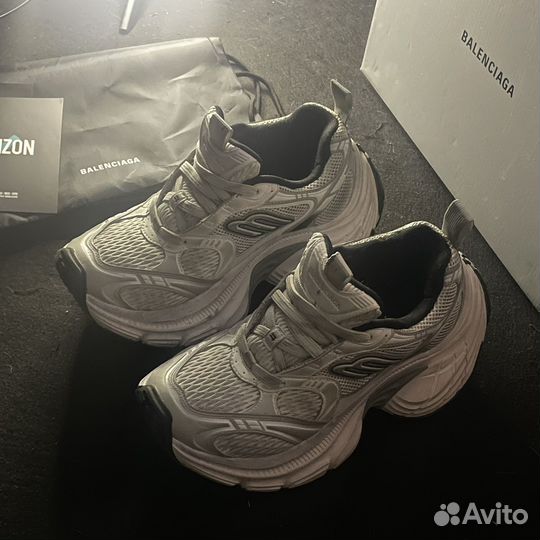 Balenciaga 10 xl white