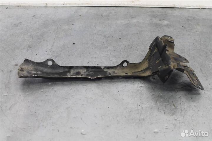 Кронштейн замка капота Volkswagen Touareg (02-07)