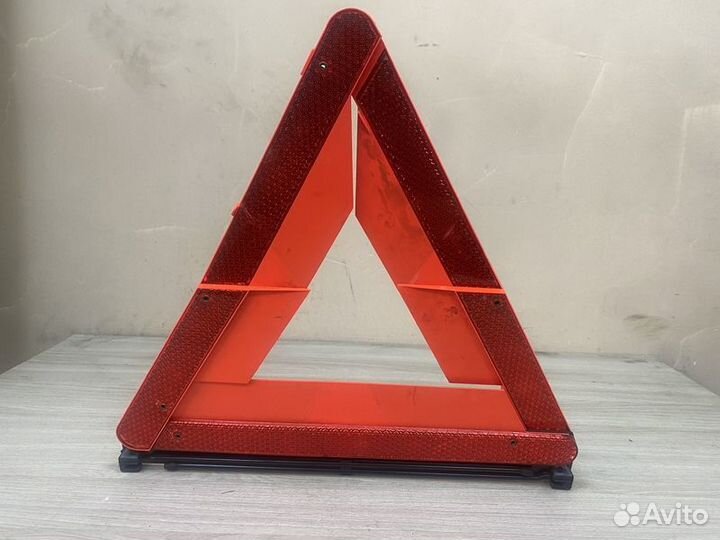 Знак аварийной остановки Audi A6 C5 с1997-2005г