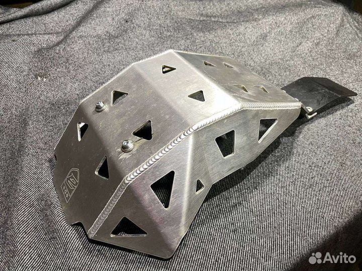 Защита двигателя Arma стояла на авантис