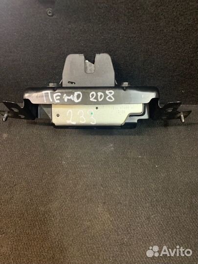 Замок крышки багажника Peugeot 208