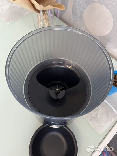 Автоматическая кормушка для собак и кошек