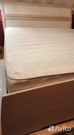 Кровать двухспальная с матрасом бу