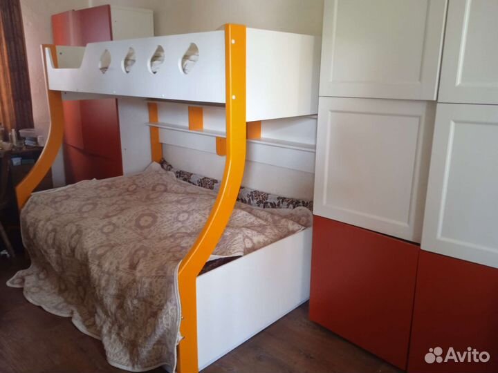 Детская двухярусная кровать
