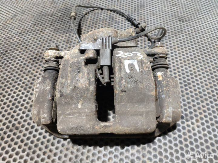 Суппорт передний передний правый Mercedes C200