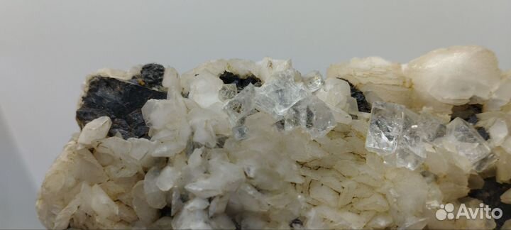 Интересная друза флюорита по галениту и сфалериту