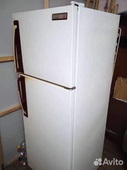 Холодильник на запчасти eniem