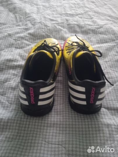 Футбольные бутсы adidas 30р