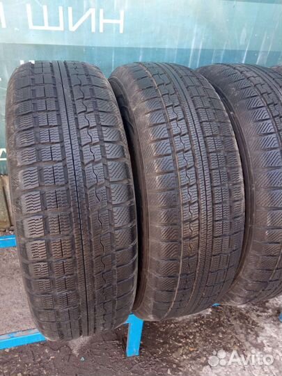 Toyo Winter Tranpath MK4a 215/60 R17 96Q