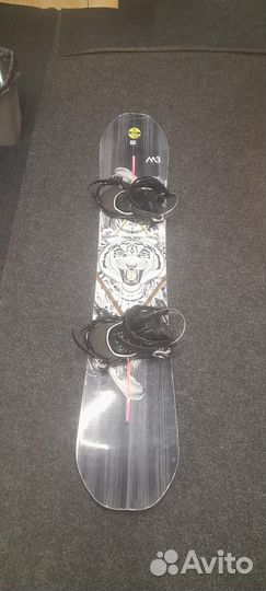 Сноуборд с креплениями и ботинками